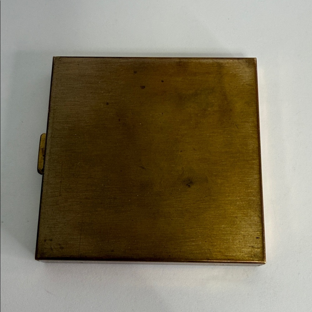 Vintage 1950s Volupte enameled brass compact with mirror & powder puff - Picture 5 of 5